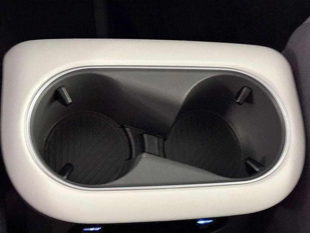 Used 2023 White Hyundai SE image 15