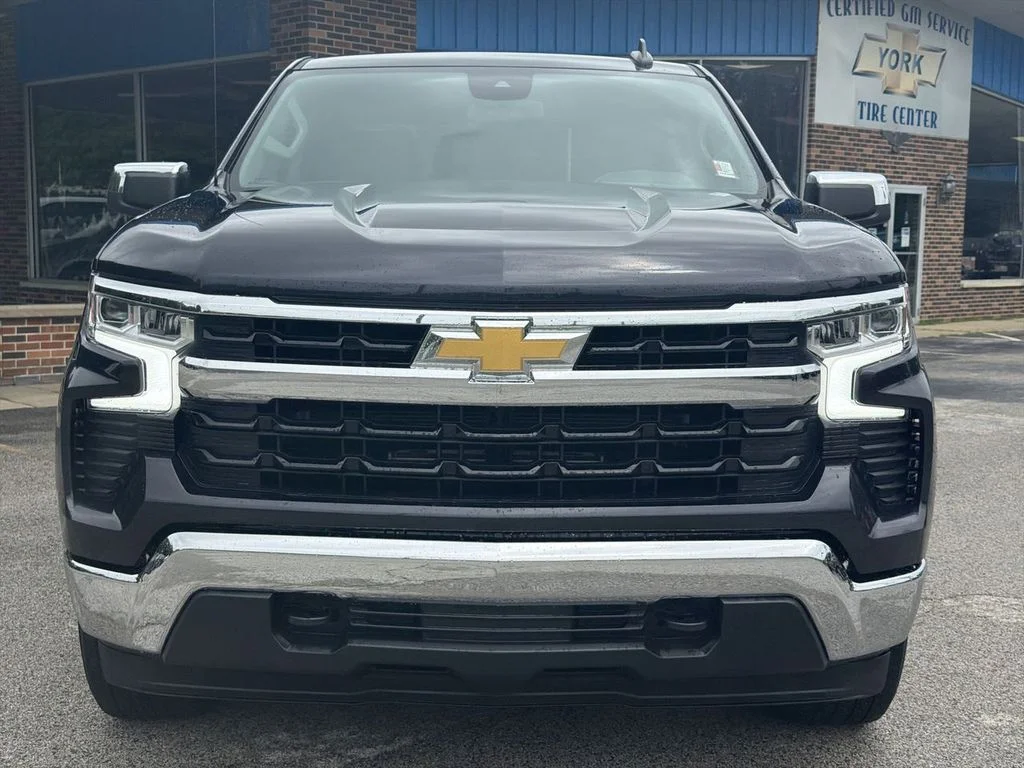 Used 2023 Gray Chevrolet LT image 29