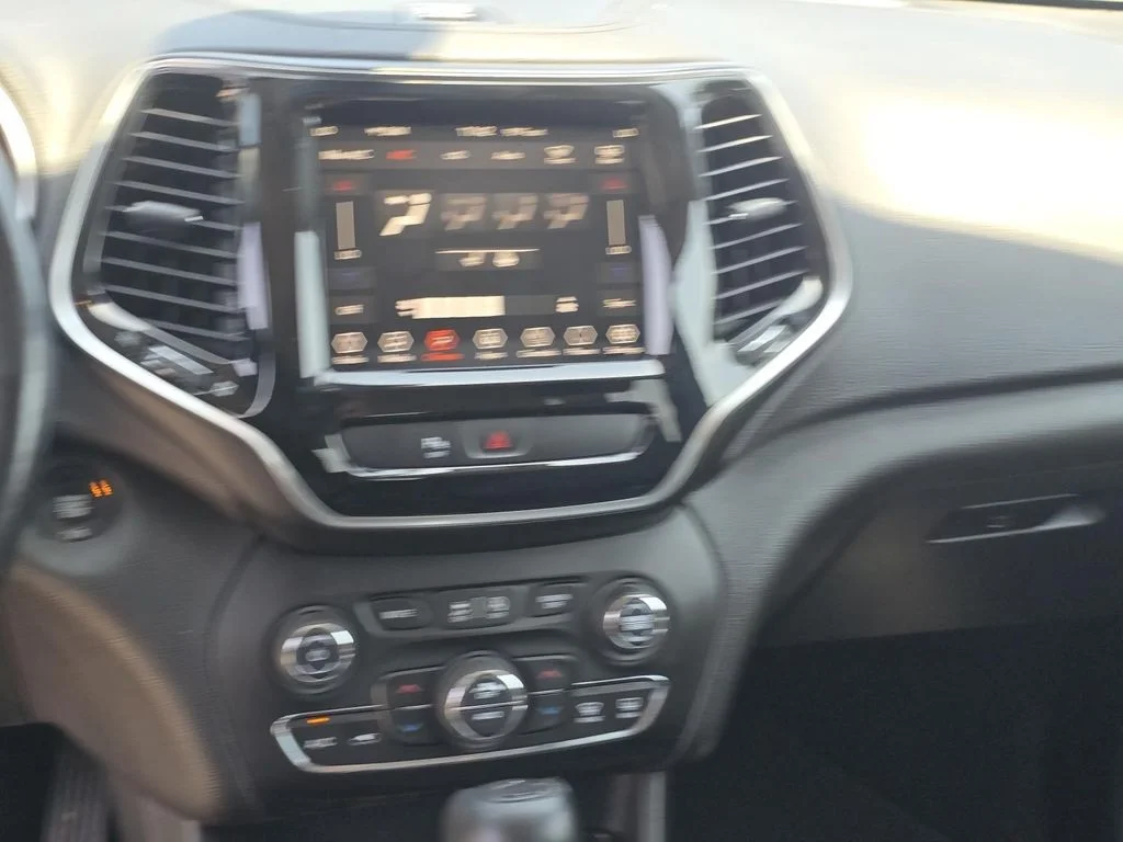 Used 2019 White Jeep Limited image 19