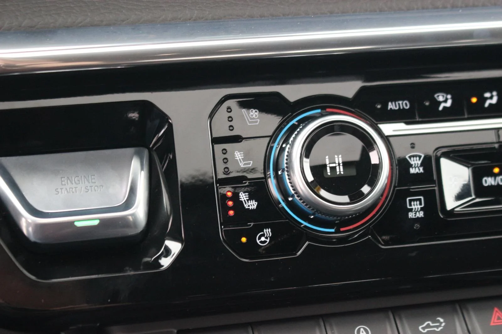 Used 2026 Glacier White Tricoat GMC Denali image 28