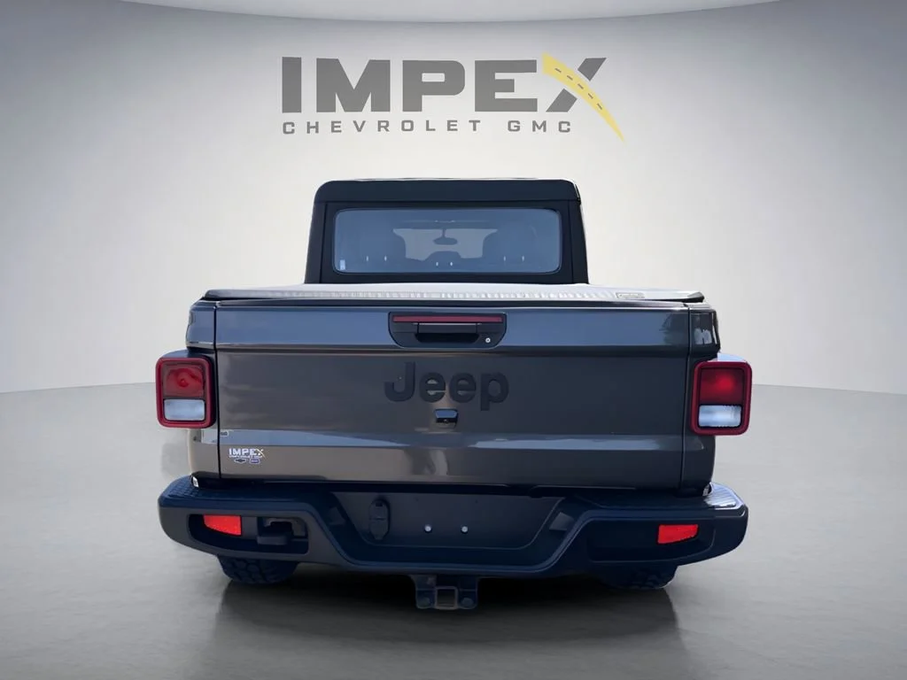 Used 2020  Jeep Sport image 4