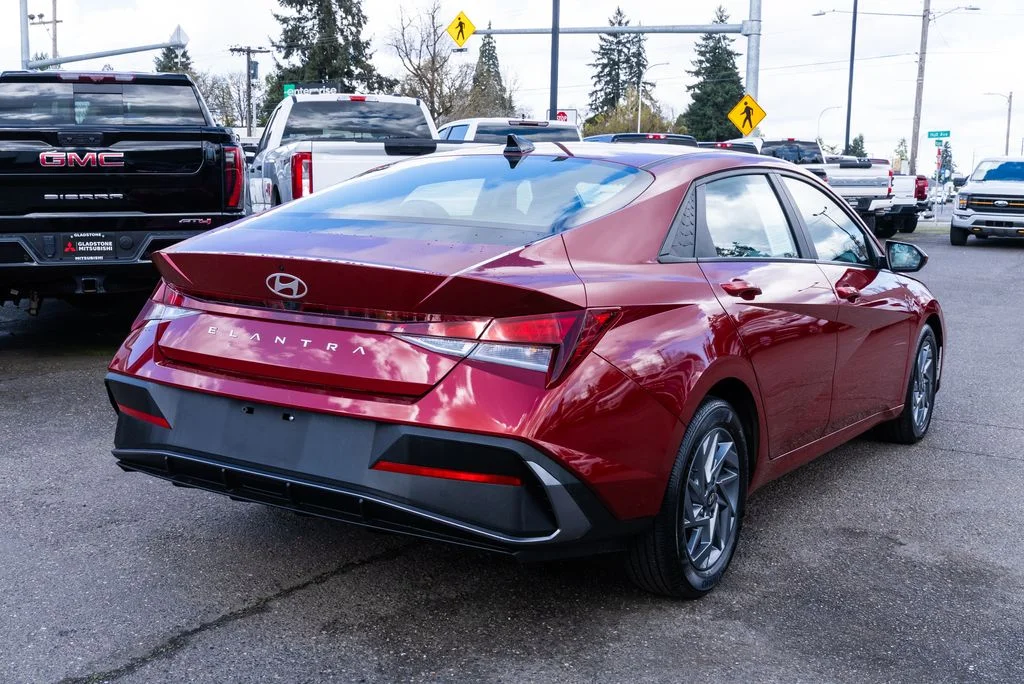 Used 2024 Red Hyundai SEL image 6