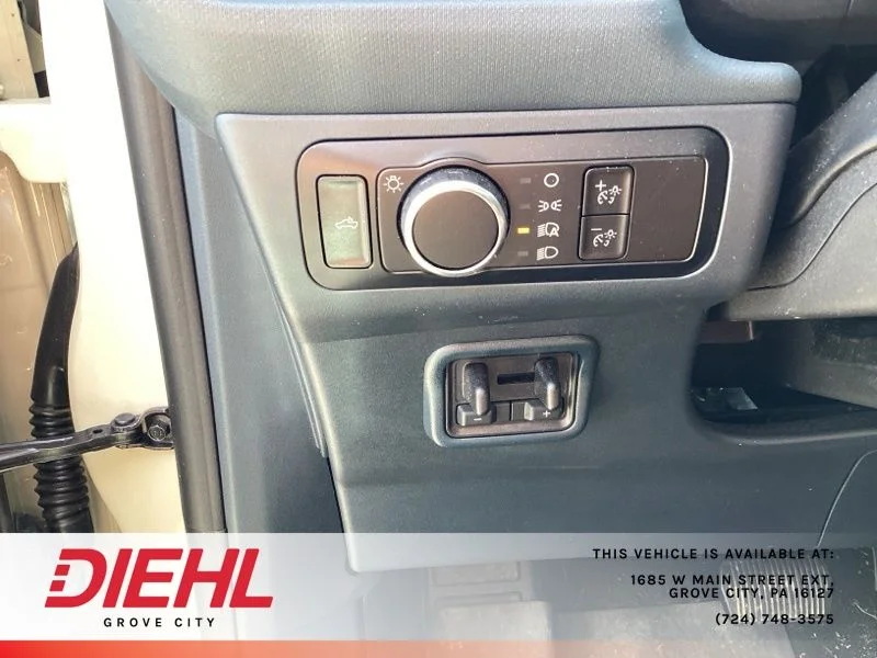 Used 2024  Ford Lariat image 23