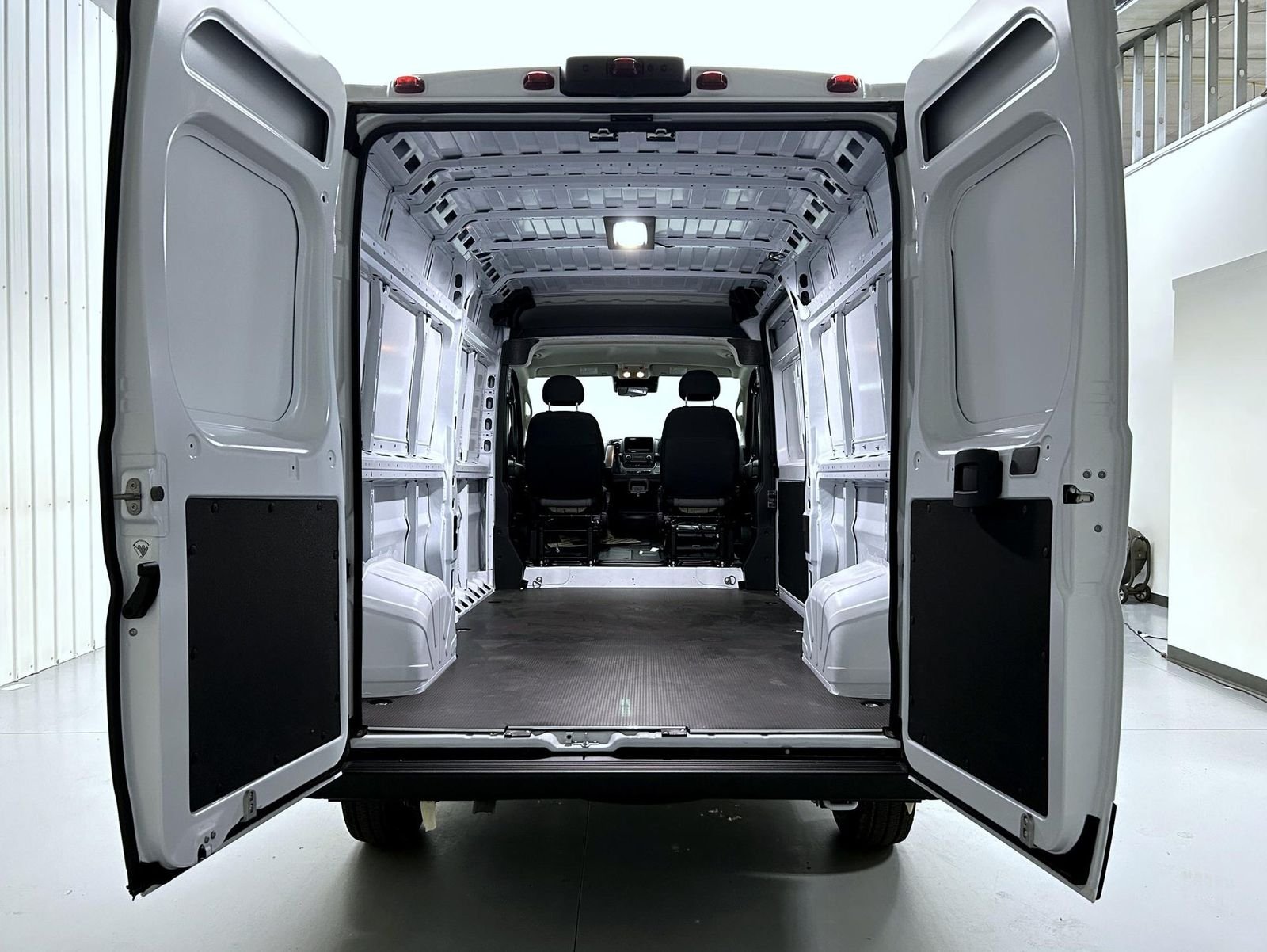 New 2026 Bright White Clear-Coat Exterior Paint RAM High Roof image 21