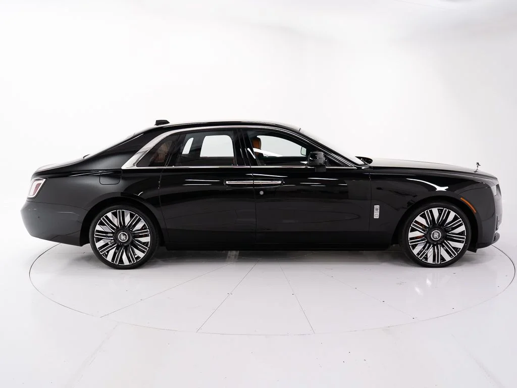 New 2027 Black Diamond Rolls-Royce  image 6
