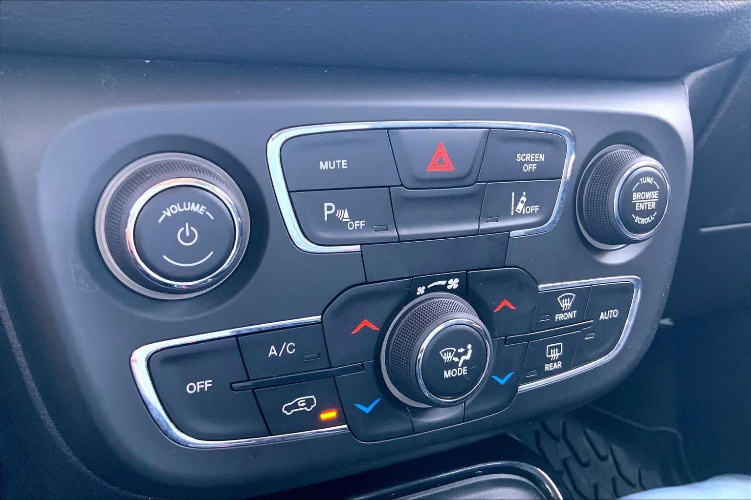 Used 2021 Redline Pearlcoat Jeep Limited image 29