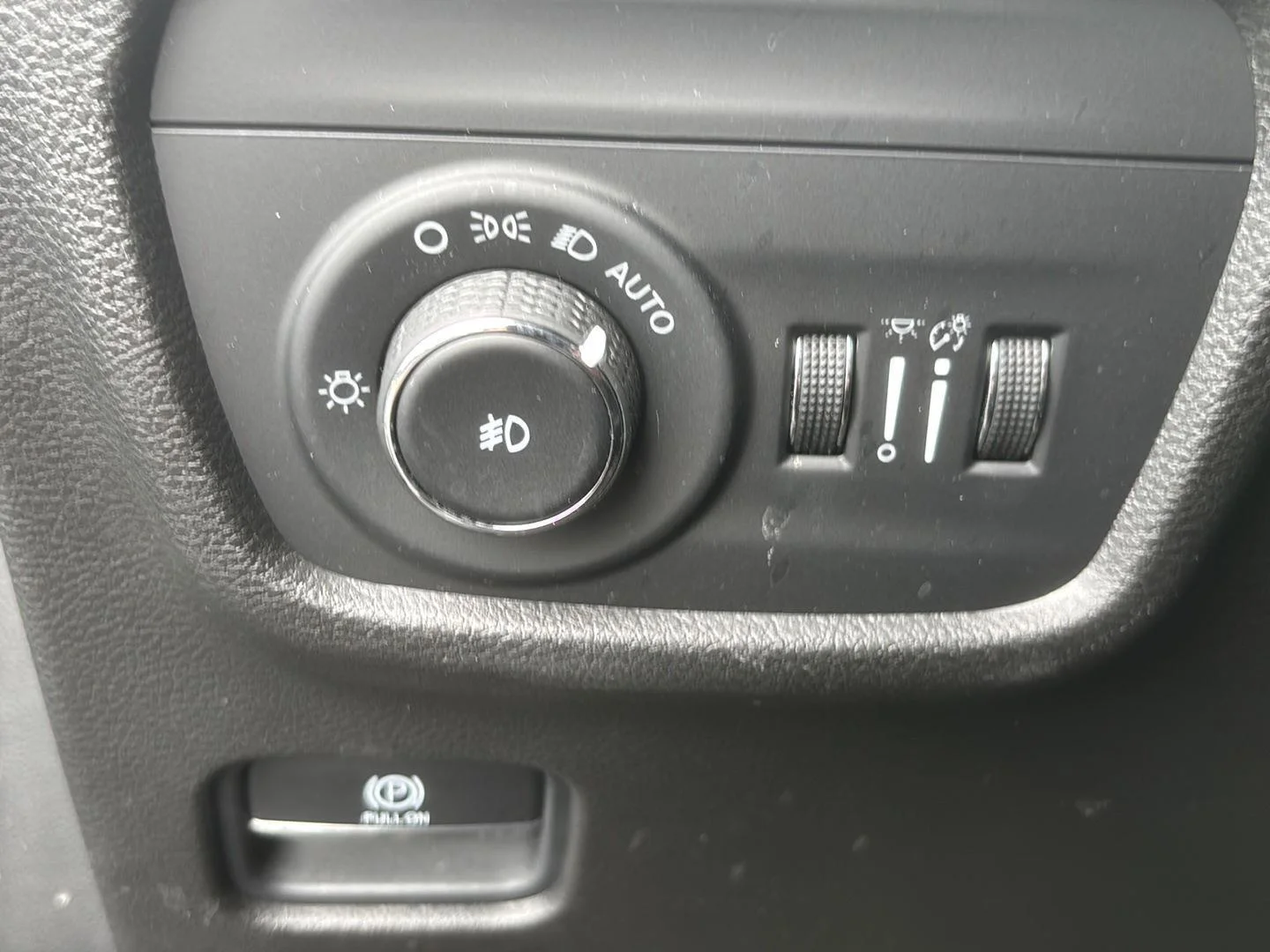 Used 2022 Baltic Gray Metallic Clearcoat Jeep Limited image 10