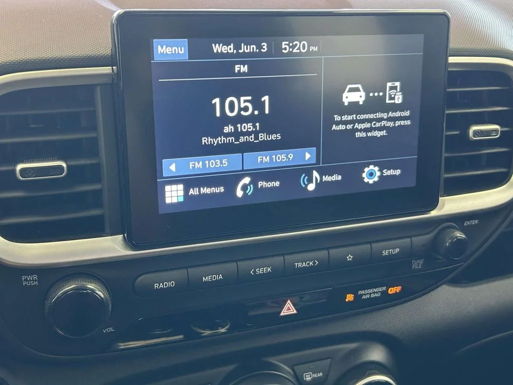 Used 2025 Silver Hyundai SEL image 26