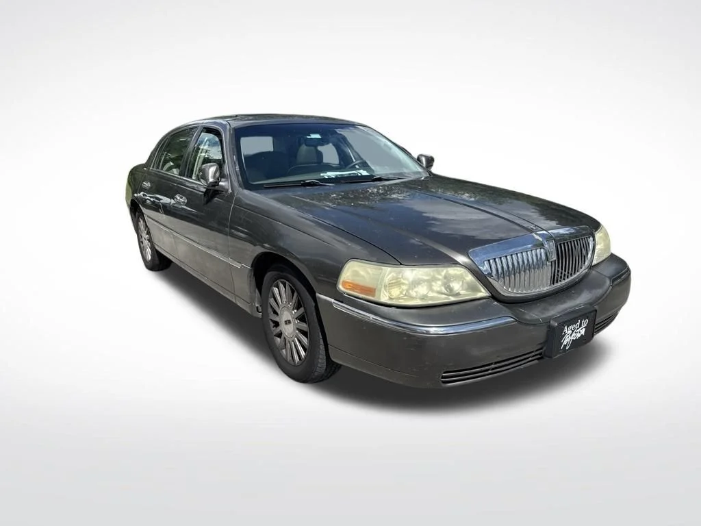 Used 2004 Lincoln Town Car Signature with VIN 1LNHM81W64Y644436 for sale in Fort Pierce, FL