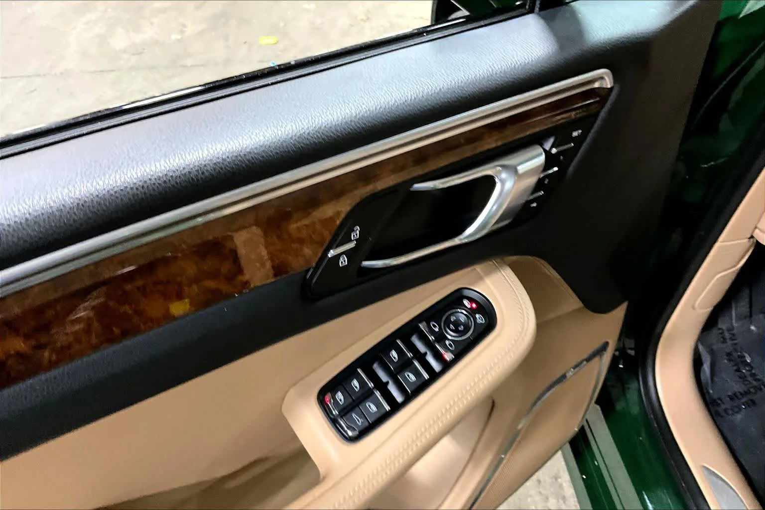 Used 2020 Mamba Green Metallic Porsche Turbo image 36