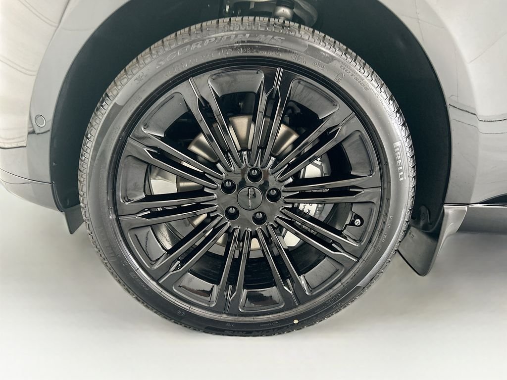 New 2026 Santorini Black Land Rover SE image 29