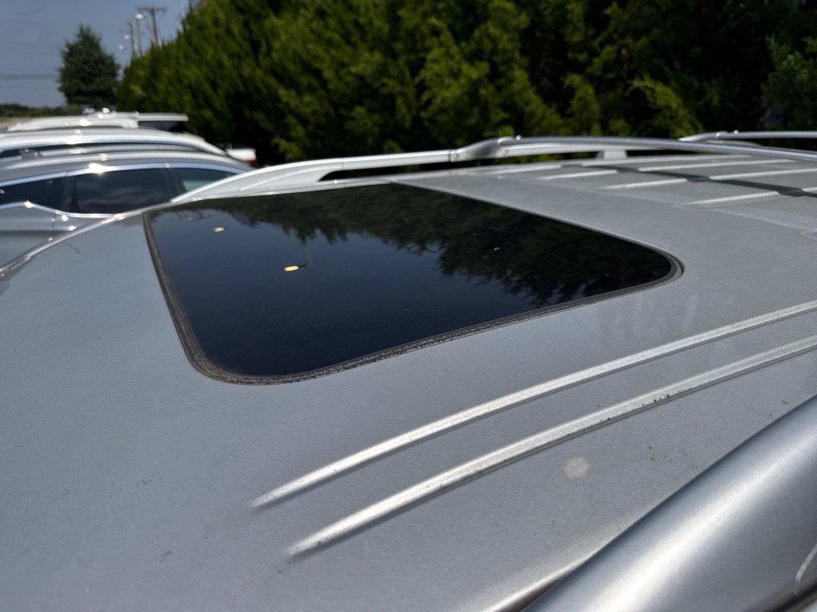 Used 2019  INFINITI  image 6