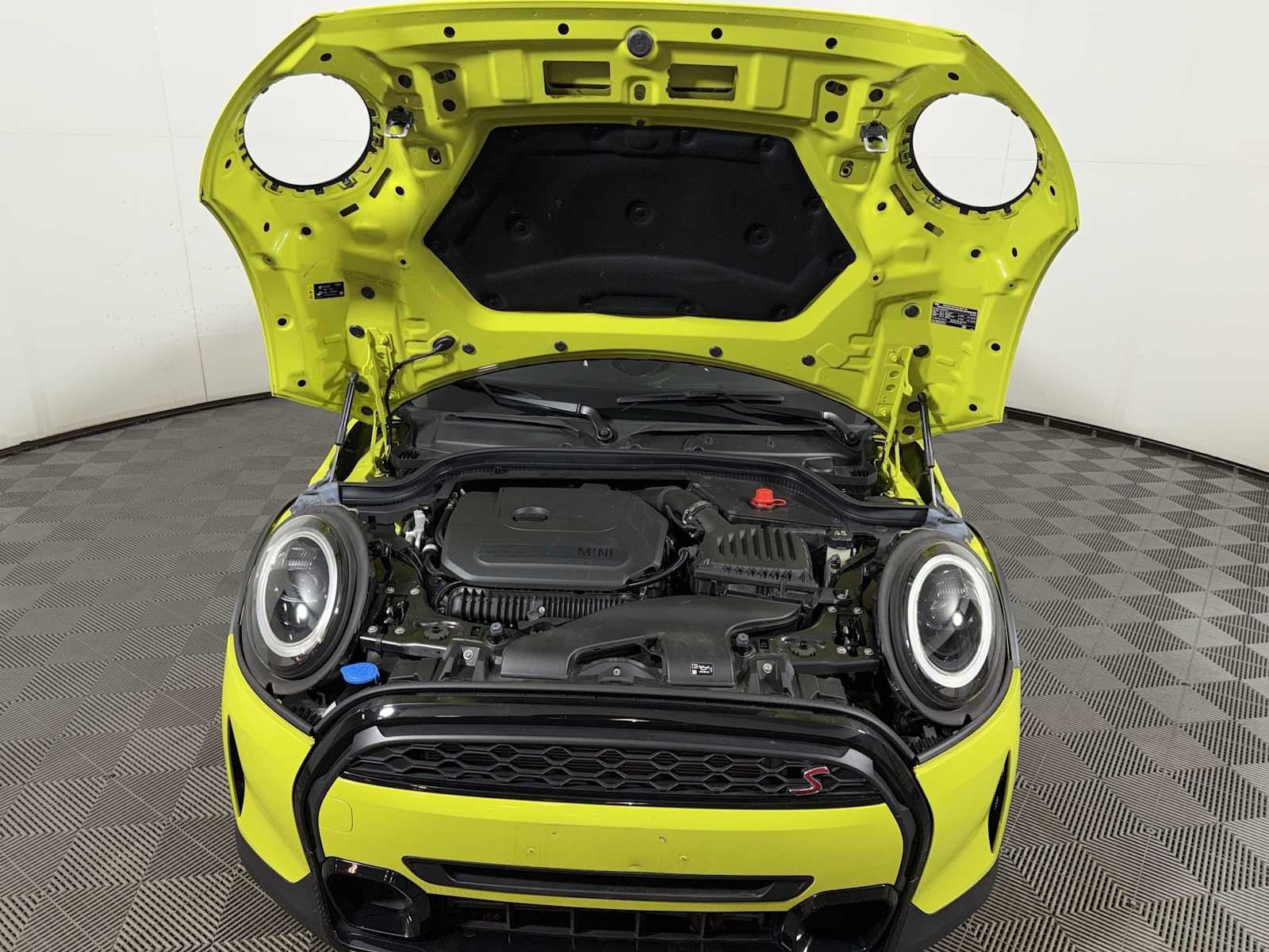 Used 2024 Zesty Yellow MINI Cooper S image 31