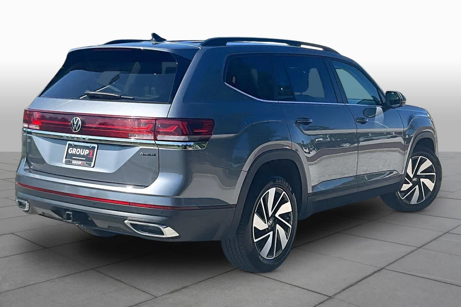 Used 2025 Platinum Gray Metallic Volkswagen 2.0T SE w/Technology image 13