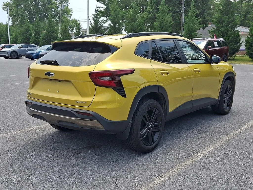 Used 2025 Yellow Chevrolet ACTIV image 4