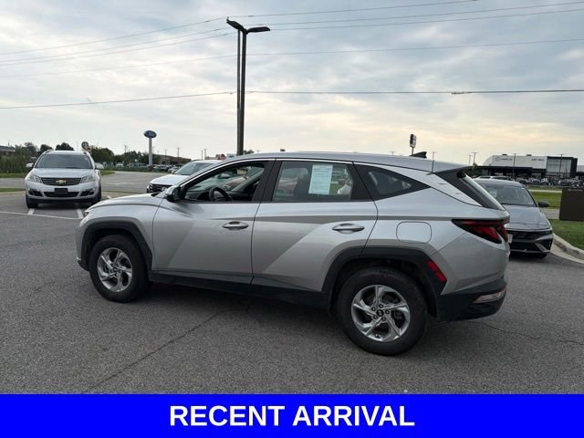 Used 2022 Silver Hyundai SE image 10