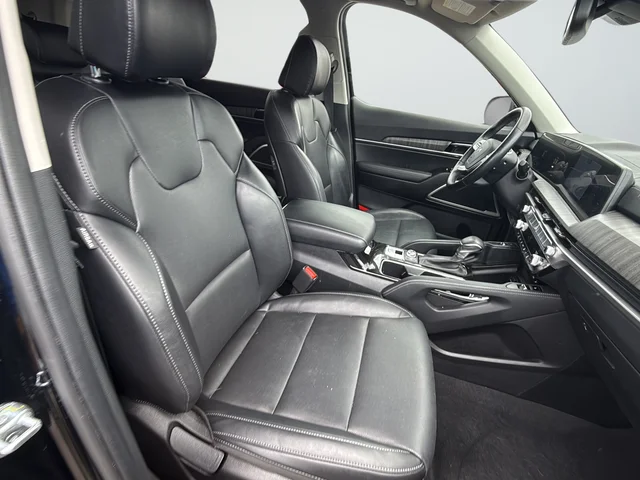 Used 2023 Black Kia EX image 9