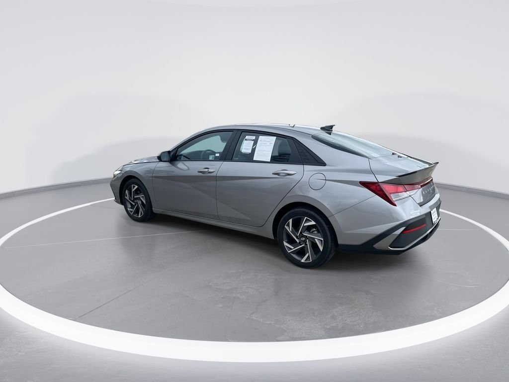 Used 2025 Silver Hyundai SEL Sport image 6