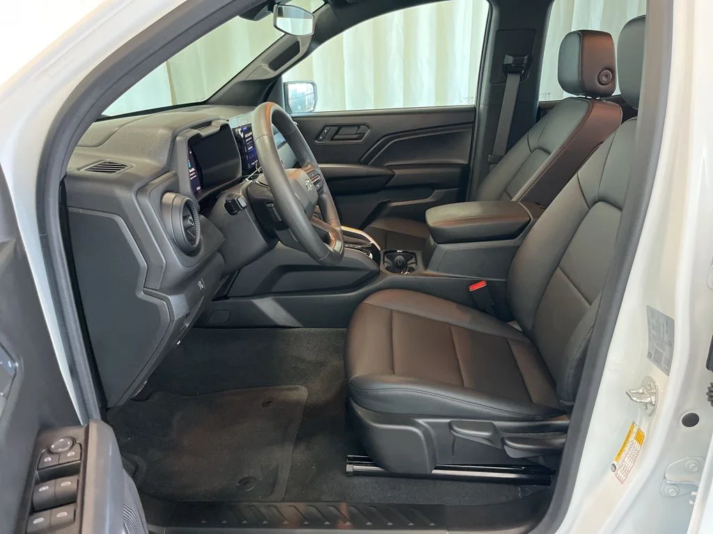 Used 2024 White Chevrolet Trail Boss image 3