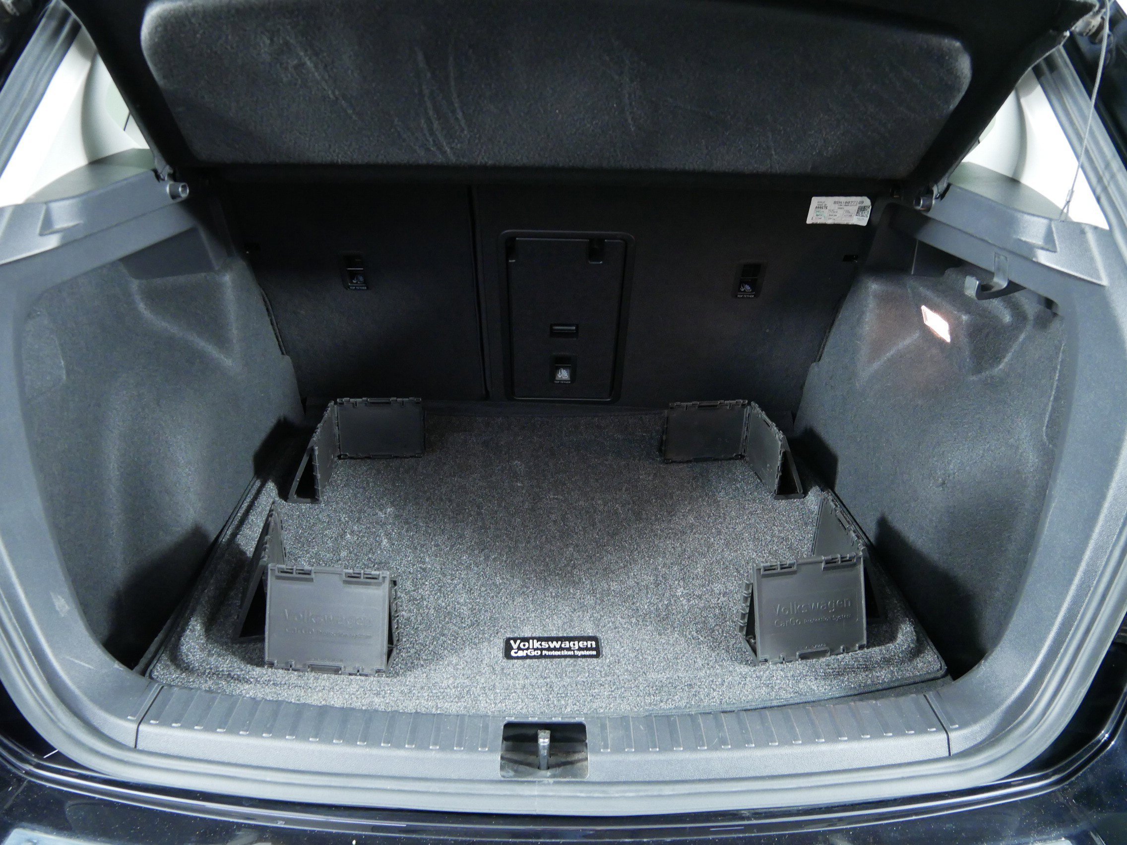 Used 2022 Black Volkswagen SE image 18