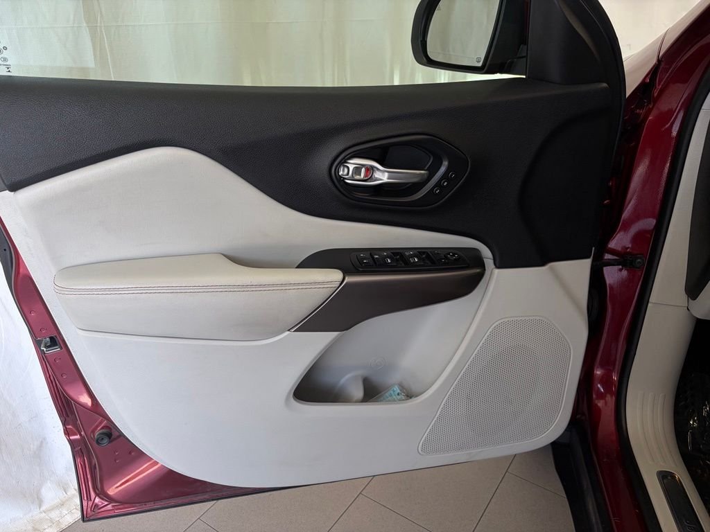 Used 2020 Velvet Jeep Limited image 12