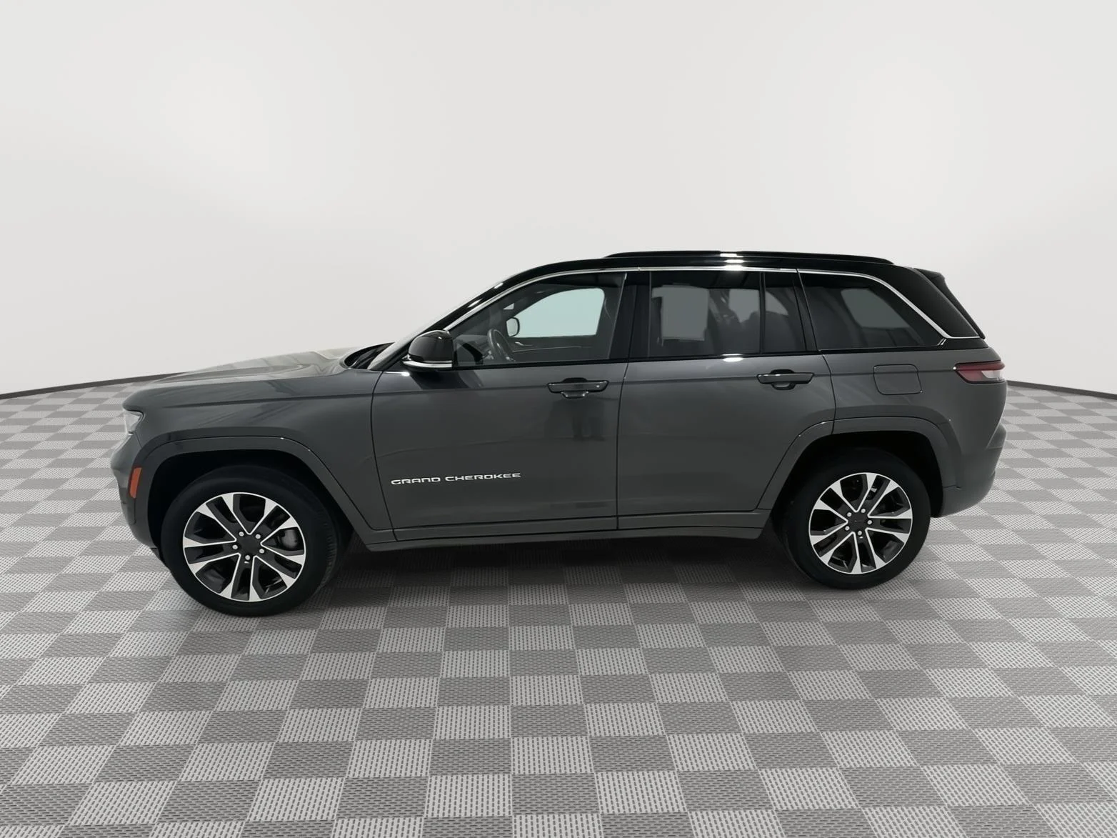 Used 2024 Jeep Grand Cherokee Overland with VIN 1C4RJHDG2R8519155 for sale in Alexandria, Minnesota