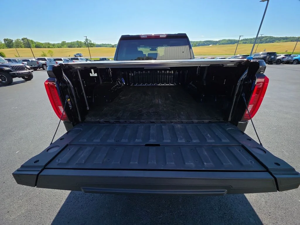 Used 2022 Black GMC SLT image 23