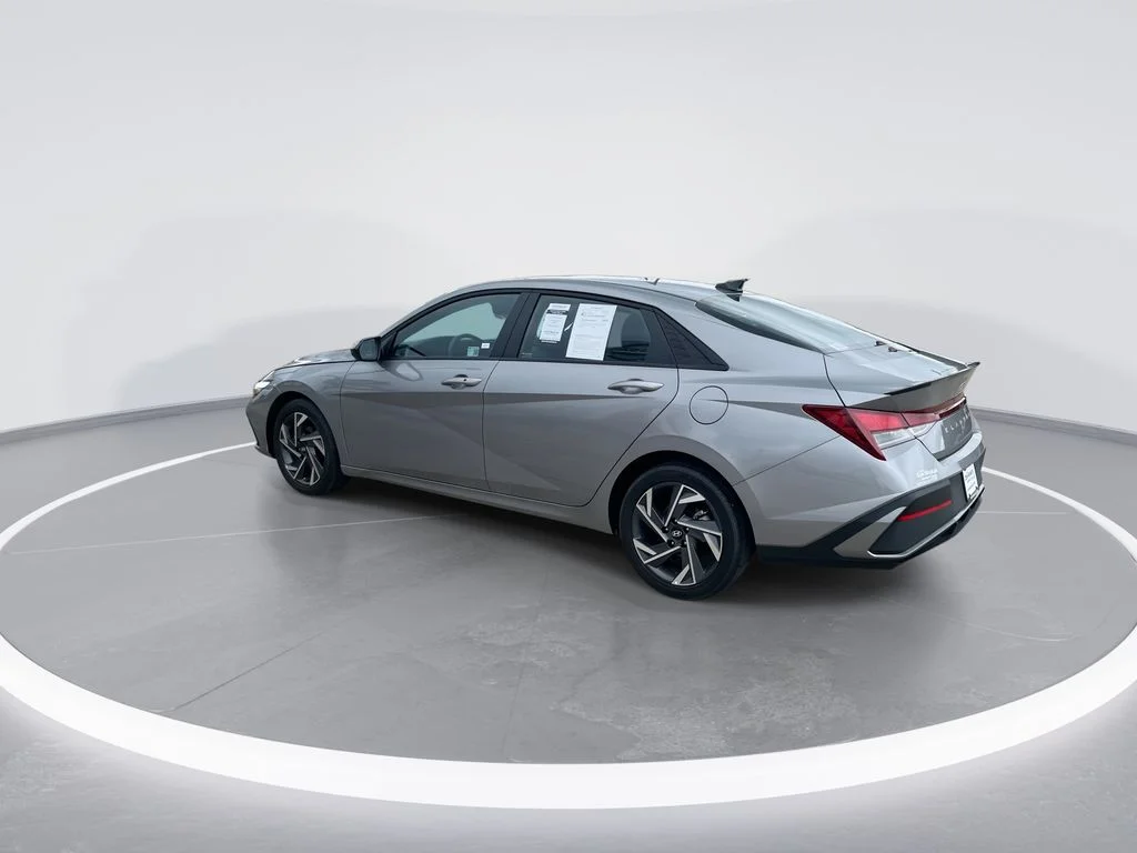 Used 2025 Silver Hyundai SEL Sport image 6
