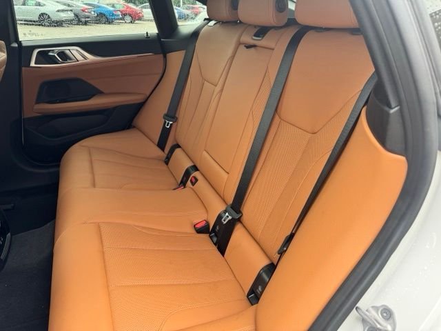 Used 2025 White BMW xDrive40 image 23