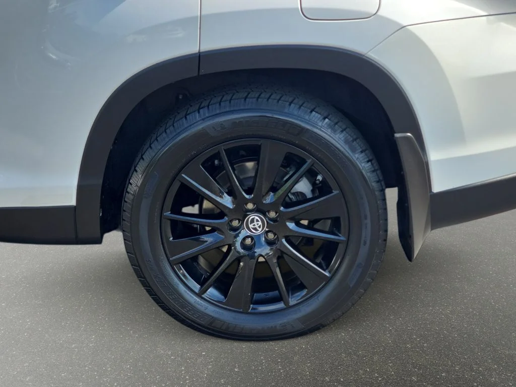 Used 2019 White Toyota SE image 37