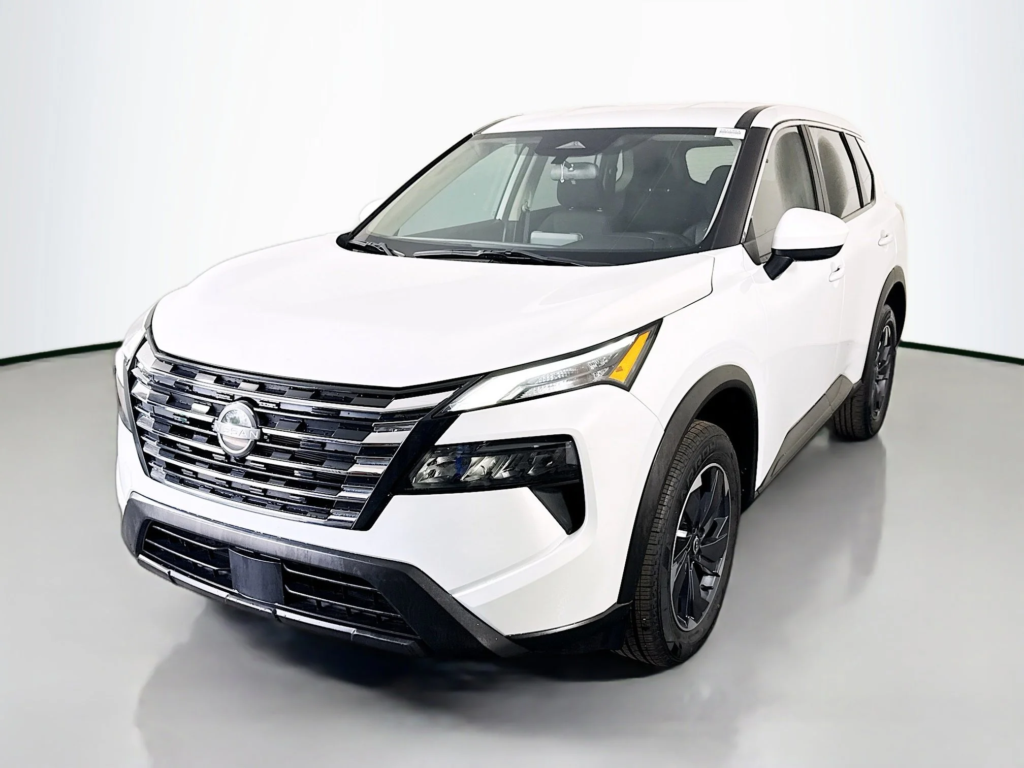 Used 2024 Everest White Pearl Nissan SV image 3