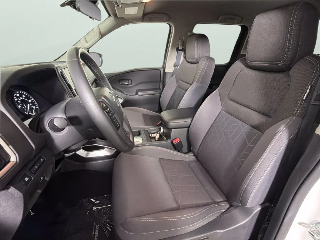 2025 Nissan Frontier SV - Photo 17