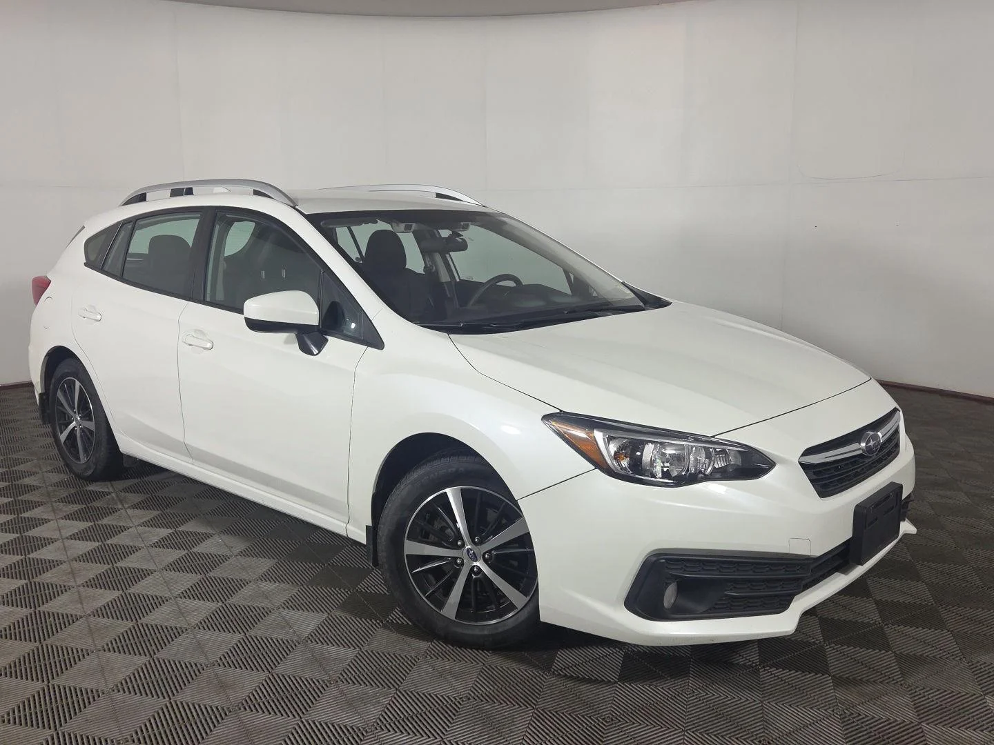 Used 2022 Crystal White Pearl Subaru Premium image 1