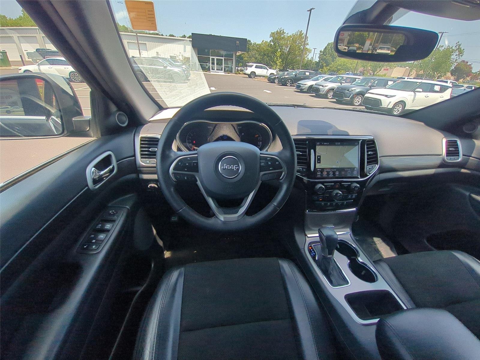 Used 2022 Diamond Black Crystal Pearlcoat Jeep Laredo X image 34