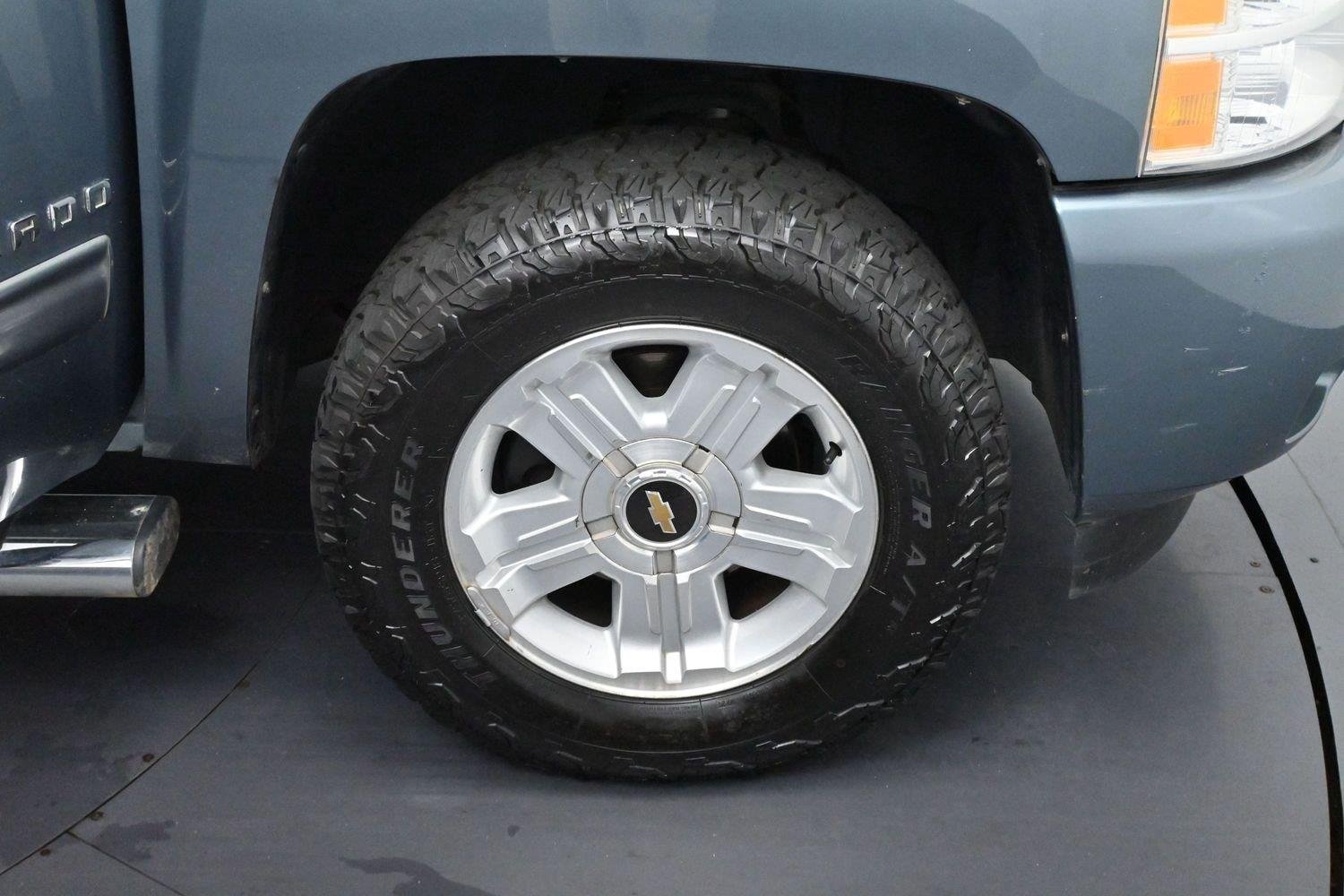 Used 2011 Blue Granite Metallic Chevrolet LT image 29
