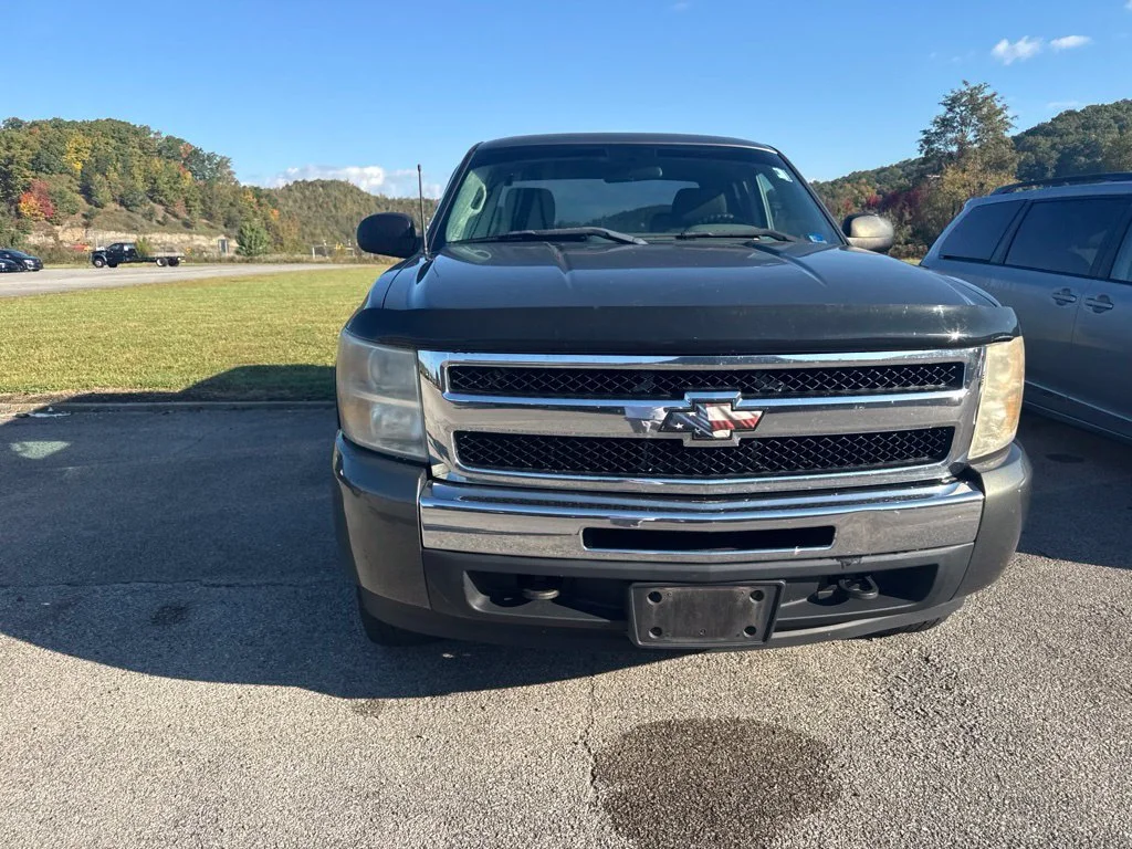 Used 2011 Green Metallic Chevrolet Work Truck image 7