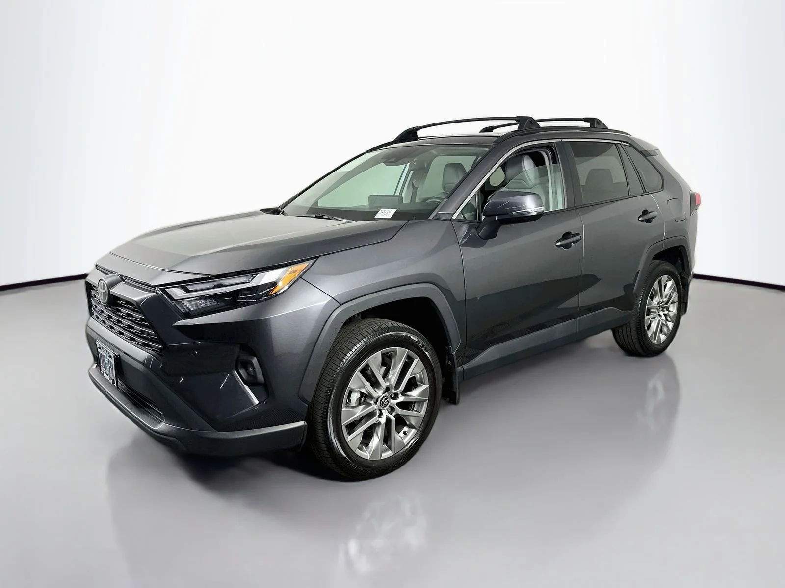 Used 2023 Gray Toyota XLE Premium image 3