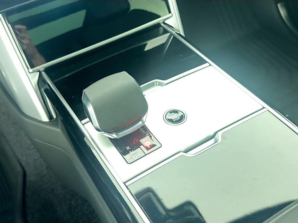 New 2026 Fuji White Land Rover SE image 16