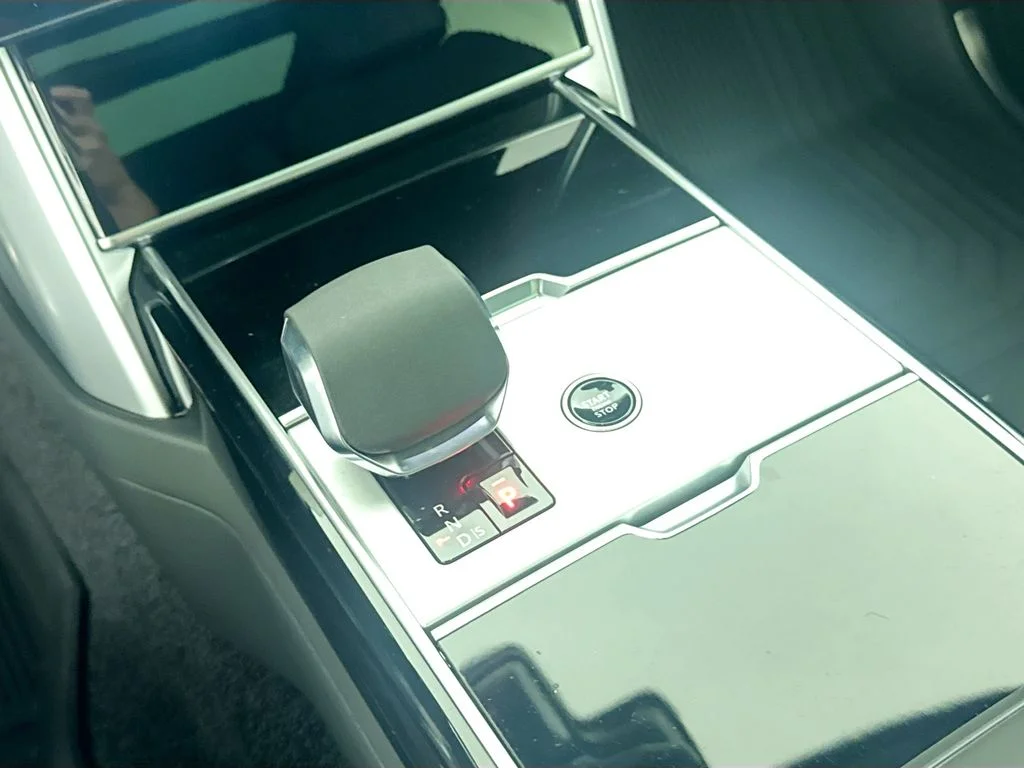 New 2026 Fuji White Land Rover SE image 16