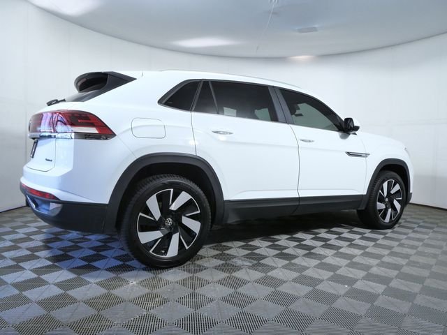 Certified Used 2024  Volkswagen 2.0T SE w/Technology image 8
