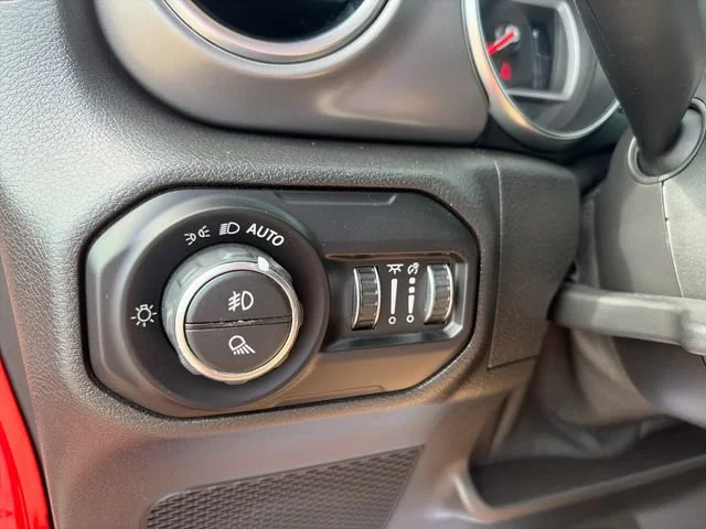 Used 2021  Jeep Rubicon image 19