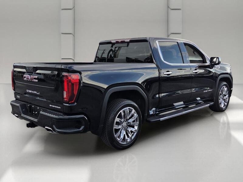 Used 2022 Onyx Black GMC 4WD CREW CAB 147" DENALI image 5