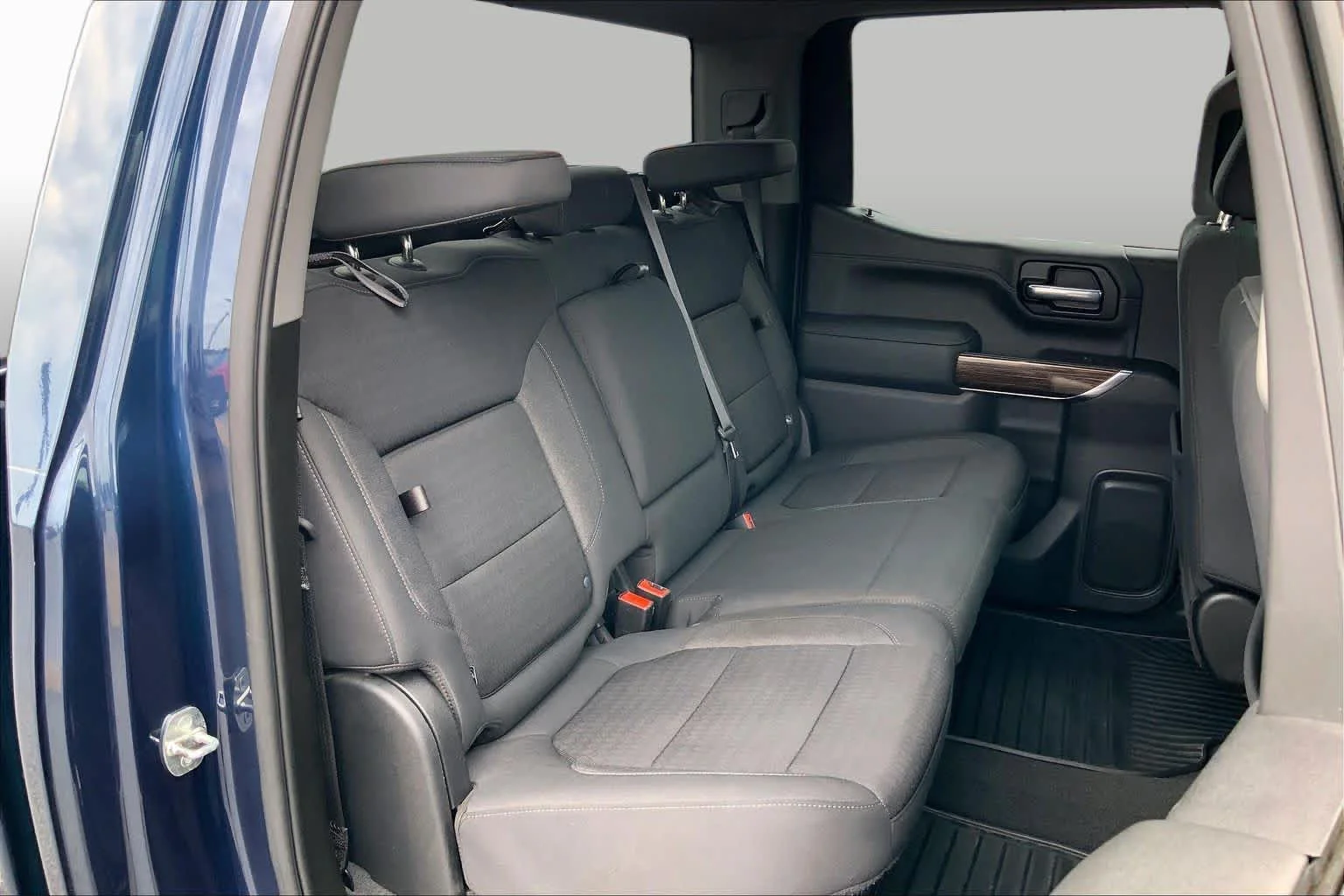 Used 2021 Pacific Blue Metallic GMC Elevation image 18