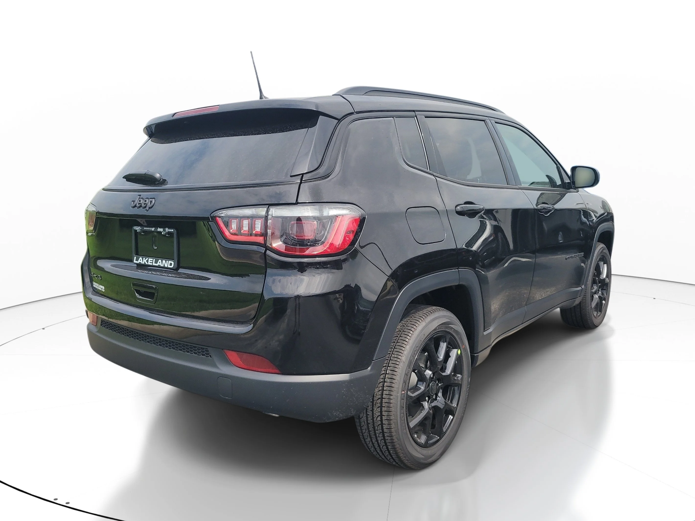 New 2026 Diamond Black Crystal Pearlcoat Jeep Latitude image 6