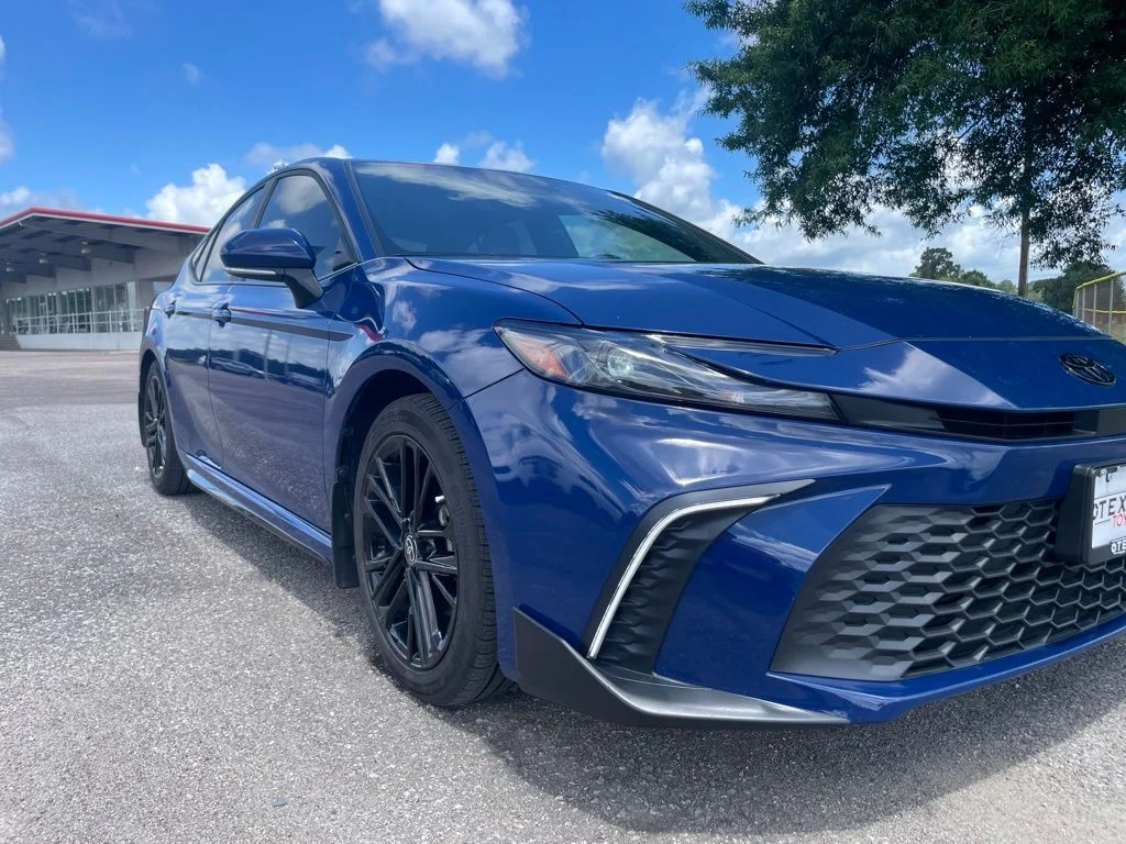 2025 Toyota Camry SE - Photo 14