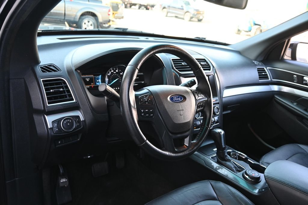 Used 2016 Shadow Black Ford XLT image 18