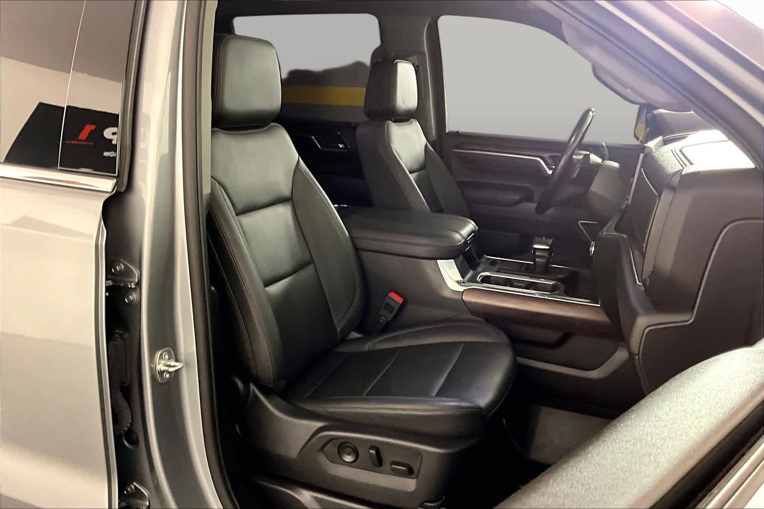 Used 2023 Sterling Metallic GMC SLT image 9