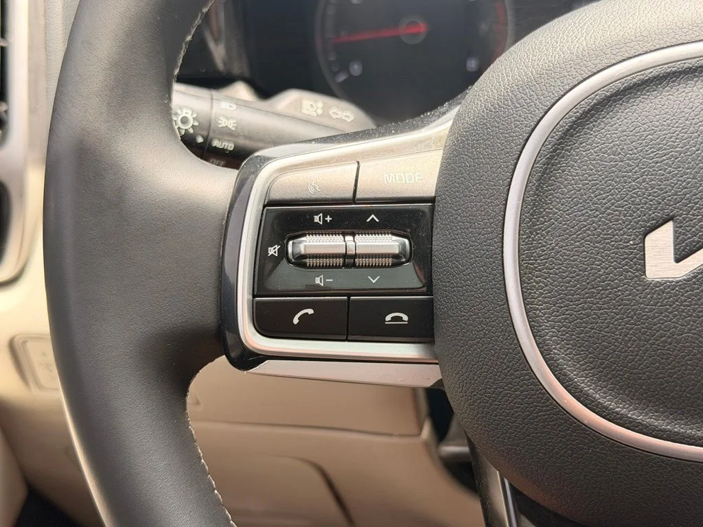 Used 2022 Silver Kia S image 29