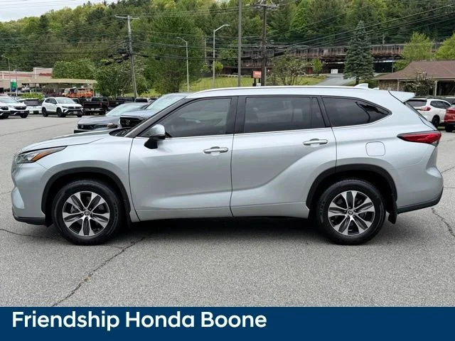 Used 2020 Silver Toyota XLE image 8