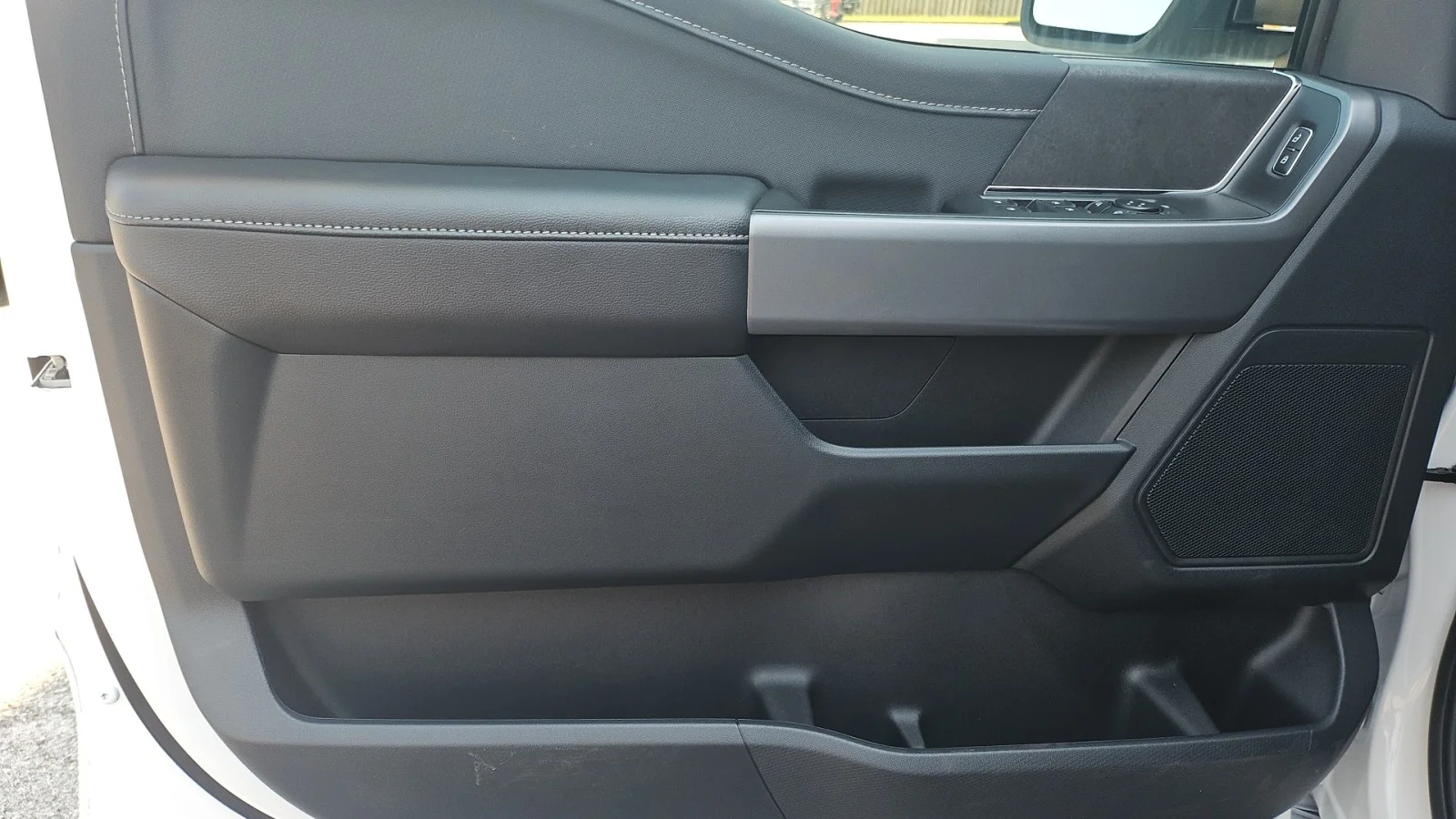 New 2026 Oxford White Ford XLT 4WD image 12